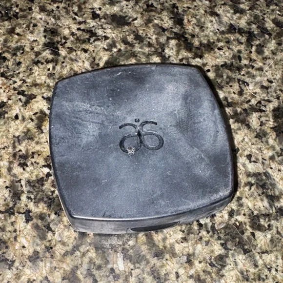 Arbonne Compact Setting Powder - Tan - Picture 3 of 3